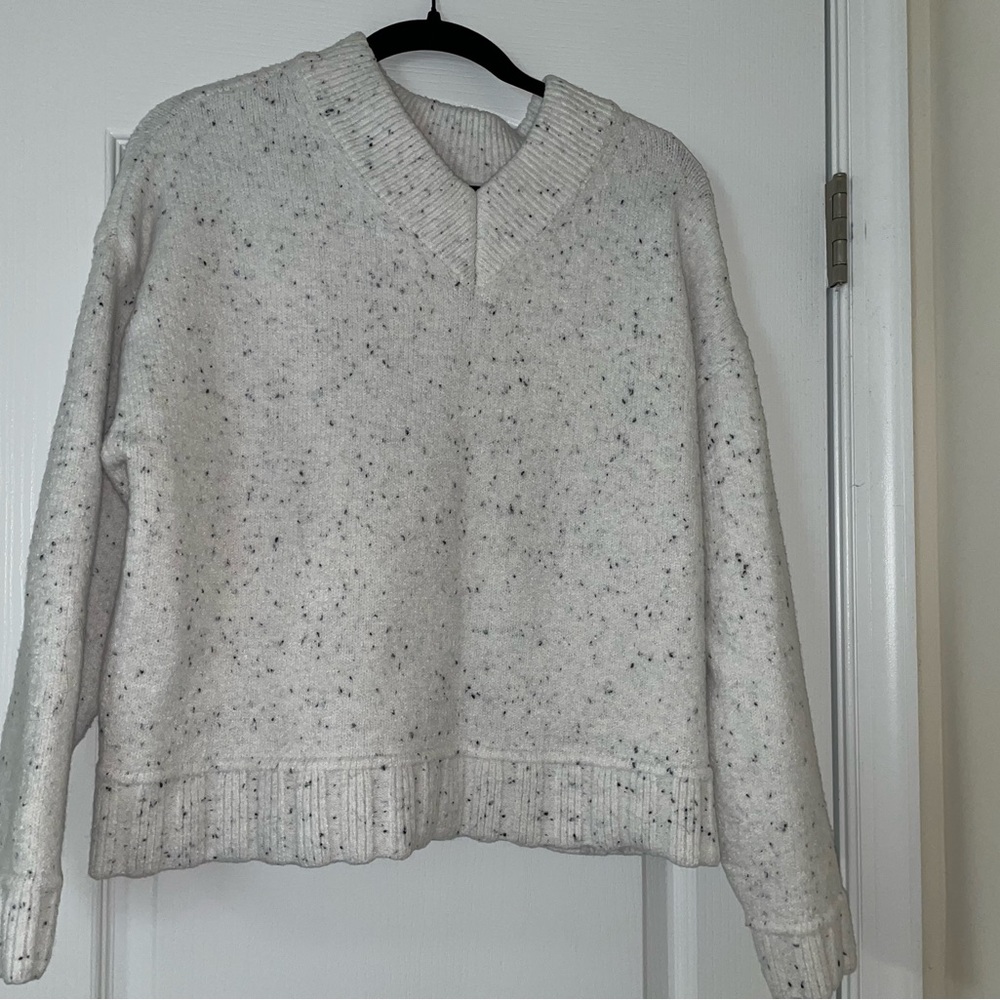 Jessica Simpson Cream Speckle V-Neck Sweater